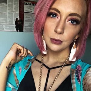 Meet your Posher, Journey-helayna